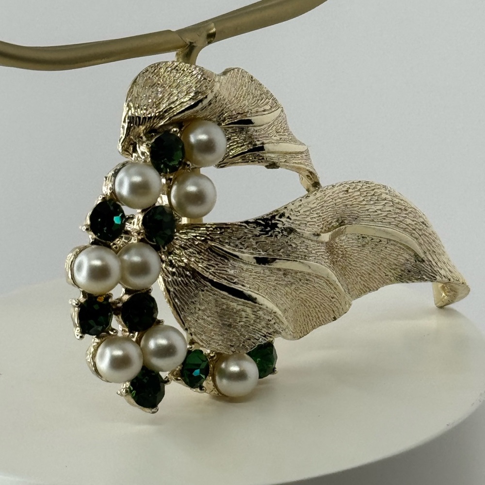 Coro Leaf and pearls green rhinestone Brooch - Picture 4 of 10